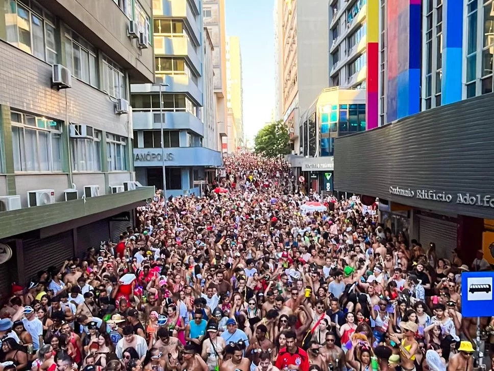 Florianopolis-tera-mais-de-100-blocos-e-nove-arenas-no-Carnaval-de-2026.jpg.webp